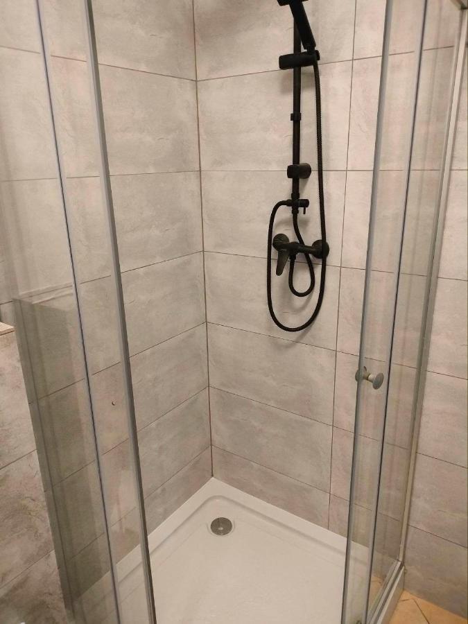 Urocze Studia W Lomiankach, 1- Z Sauna I Tarasem, 2- Z Kominkiem, 3- Ekonomiczne, 7Km Metro Mlociny Warszawa Łomianki المظهر الخارجي الصورة